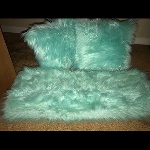 Aqua Accent Pilliows